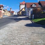 Nový chodník v centru Starého Plzence
